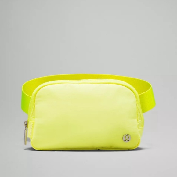 lululemon athletica Handbags - Lululemon Everywhere Belt Bag - Electric Lemon ⚡️ 🍋